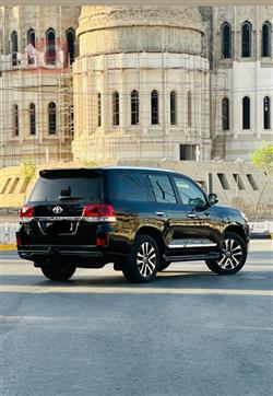 تۆیۆتا لاند کروزەر